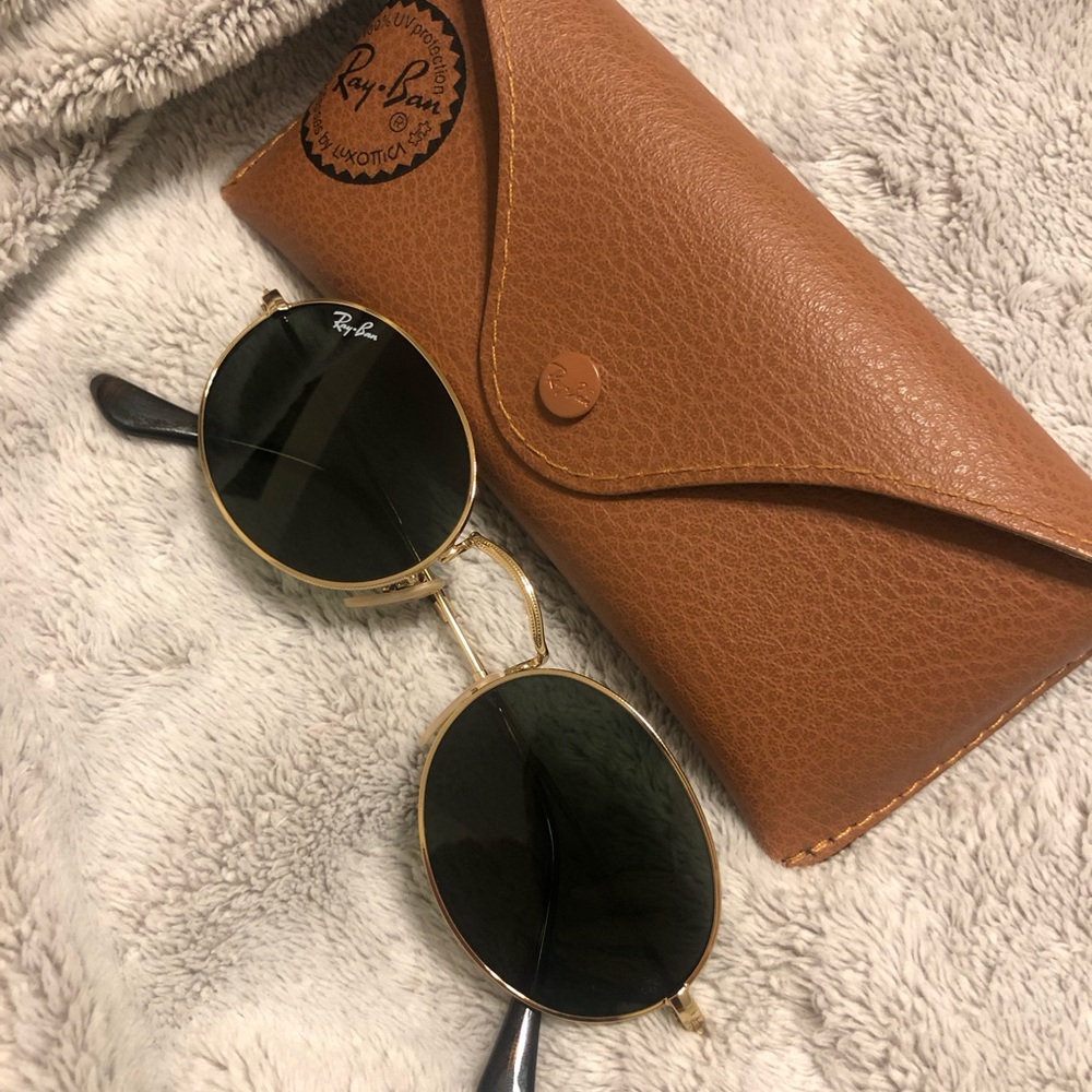 Ray-Ban Gold Frame Sunglasses with Green Lenses - Picture 6 of 9